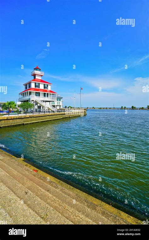 View of a lighthouse on the shore of Lake Pontchartrain in New Orleans Stock Photo - Alamy