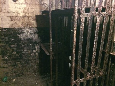 Hidden Cells of Newgate Prison – London, England - Atlas Obscura