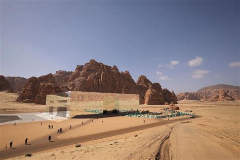 The shimmering mirrored building that vanishes into the desert | CNN