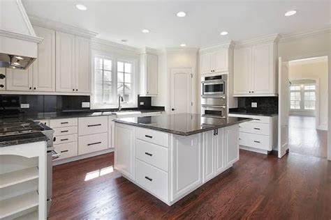 31 White Kitchen Cabinets Ideas in 2020 - Liquid Image