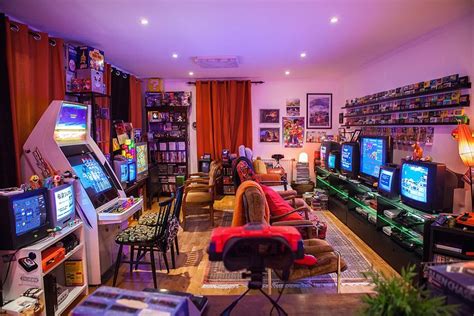 Heidi, una gran coleccionista del #retrogaming | Video game room, Retro games room, Video game rooms