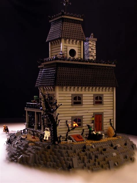 This Lego haunted house is spoooooky!