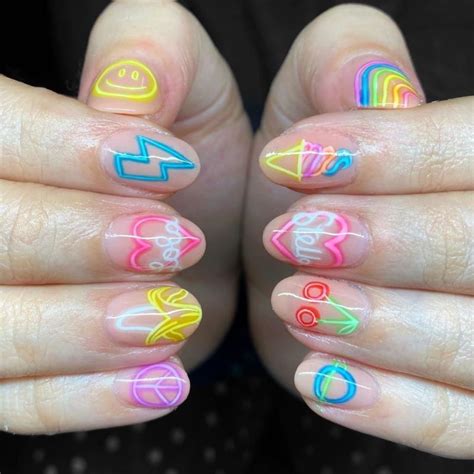 Neon nails – the perfect colors for summer 2021