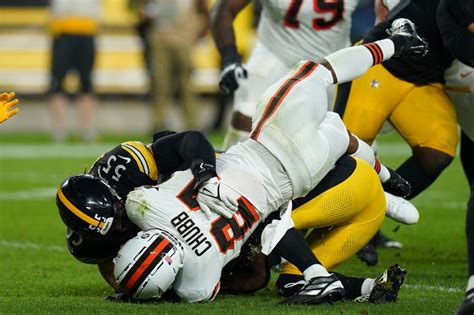 Browns' Nick Chubb carted off with ghastly knee injury