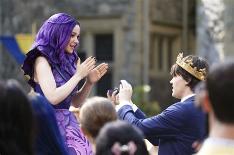 Descendants : The Royal Wedding - Ben et Mal se marient