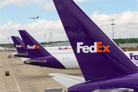 FedEx Ship Centre, Saint-Laurent QC | Ourbis