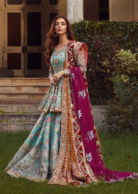 Mehndi Outfits for Brides 2020 by Pakistani Designers | Pakistani ...