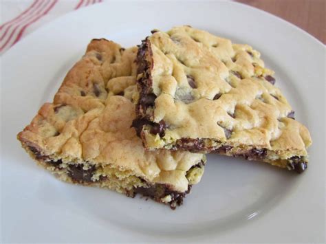 Lazy Chocolate Chip Cookie Bars - The Country Cook