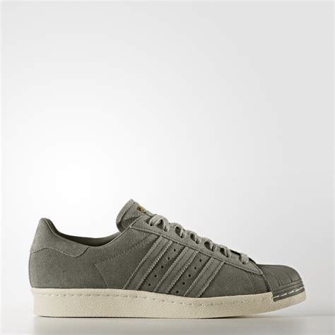 The adidas Superstar shoes debuted in 1969 and have been going strong ever since. This version ...