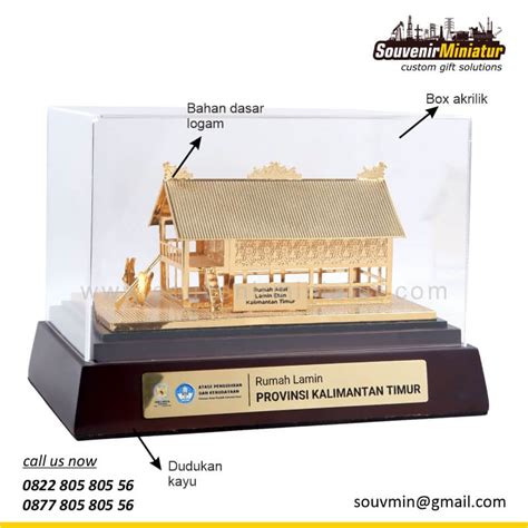 Souvenir Miniatur Rumah Lamin Kalimantan Timur