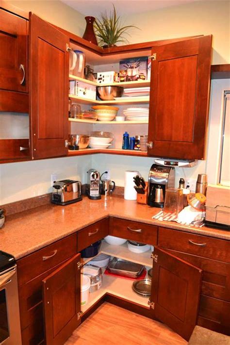 Fabulous Hacks to Utilize The Space of Corner Kitchen Cabinets ...