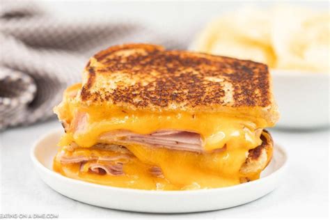 Grilled ham and cheese sandwich - Ready in 10 minutes