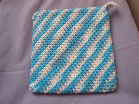 Magic pot holder - when complete it is a double thickness | Potholder ...