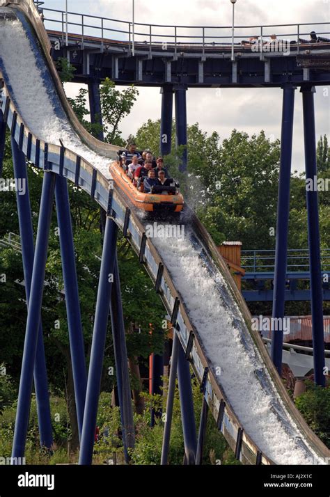 Water flume ride at Drayton Manor Theme Park Tamworth Staffordshire ...