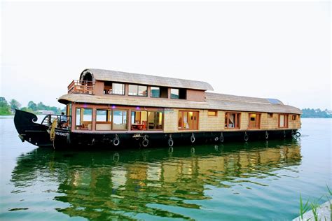 4 Bedroom Ultra luxury Houseboat - Alleppey Houseboat Club