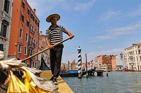 Gondola Ride in Venice (2024): 7 Tips for a Better Experience