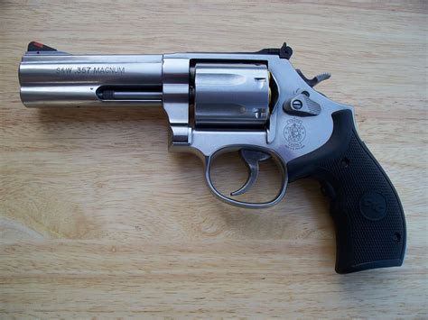 File:Smith & Wesson .357 Model 686 Plus.jpg - Wikipedia