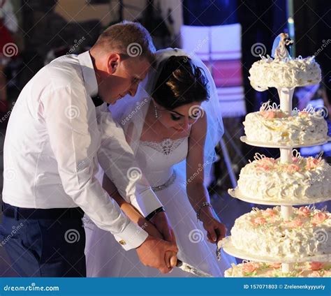 Bride and Groom Cutting the Wedding Cake Stock Image - Image of food, adult: 157071803