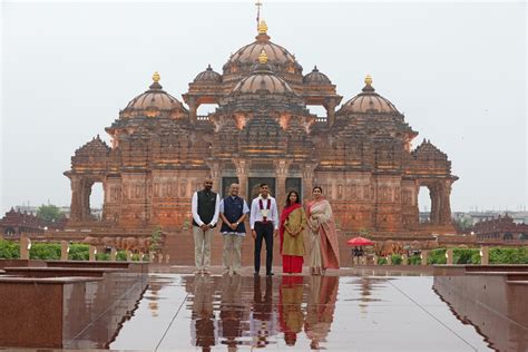 UK Prime Minister Rishi Sunak Visits BAPS Swaminarayan Akshardham, Delhi, India