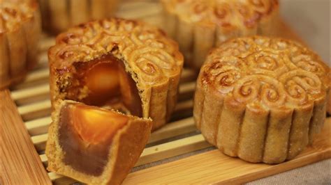 How to make mooncake with salted egg yolk - Recipe By ZaTaYaYummy - YouTube