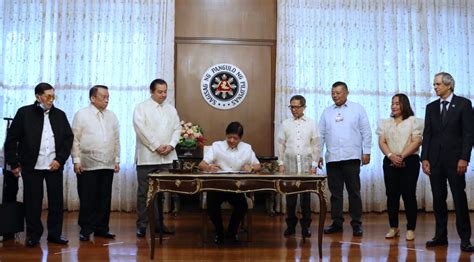 Marcos renews Malampaya gas field contract for 15 more years