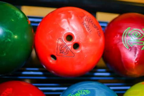 How to choose the right bowling ball? - ToTSafe.com