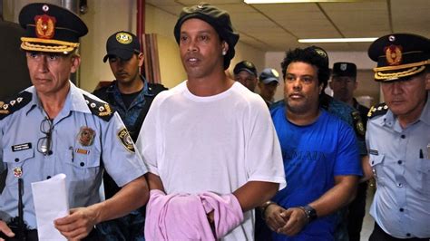 Ronaldinho in court in Paraguay over fake passport claims - BBC News