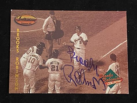 Lot - Signed Brooks Robinson Baseball Card - HOF - Baltimore Orioles