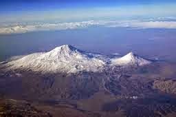 Gambar Wak Long Man Rahsia Gunung Qaf Tiap Tangan Memegang Bendera di ...