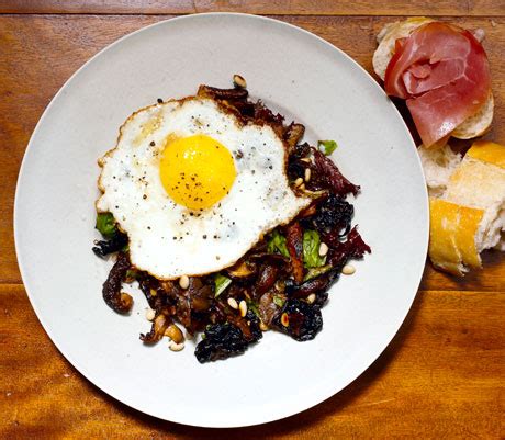 FRIED EGGS WITH FORAGED MUSHROOMS AND BLACK TRUFFLE SALT | WizardRecipes