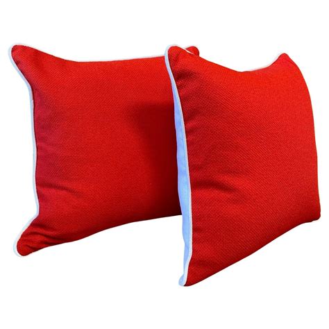 Red Wool Pillows with Bright White Heavy Cotton Linen Back and Piping For Sale at 1stDibs