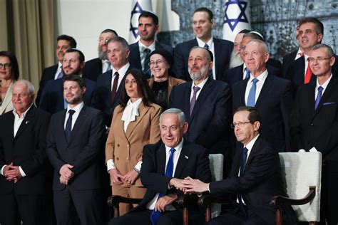 Netanyahu at first Cabinet meeting: It is time to roll up our sleeves ...