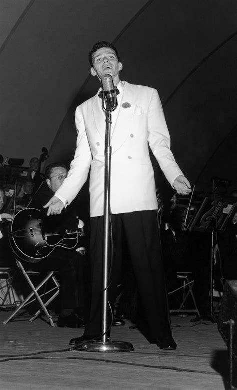 Frank Sinatra Style: The Legend's Greatest Fashions