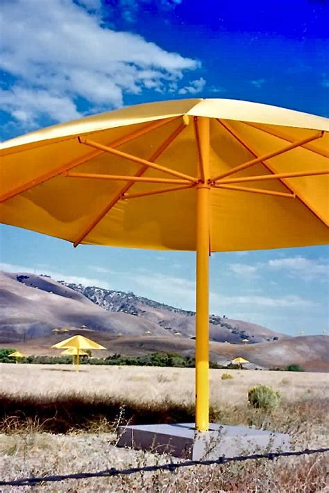 Christo's Umbrellas, California's Tejon Pass, 1991. | Cool art ...