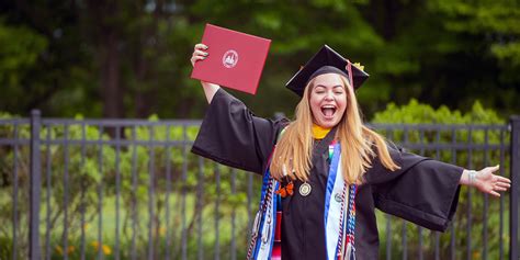 Commencement – University of Lynchburg