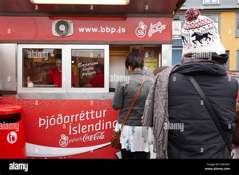 islendingar ss pylsur hot dog stand reykjavik Iceland Stock Photo - Alamy