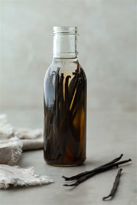 Homemade Vanilla Extract - Yummy Recipe