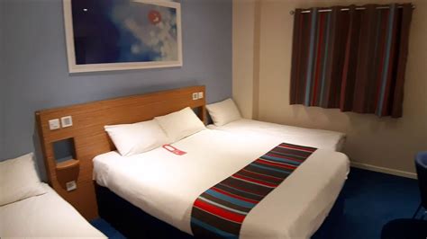 Travelodge London Acton 2019 - Family Room - Familienzimmer - YouTube