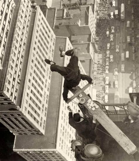 Prima di Photoshop Harold Lloyd - "Safety Last" (1923) | Vintage ...