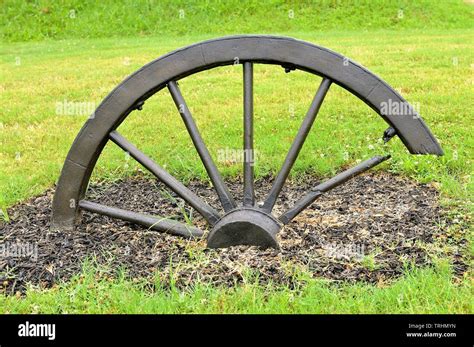 The broken Wheel Stock Photo - Alamy