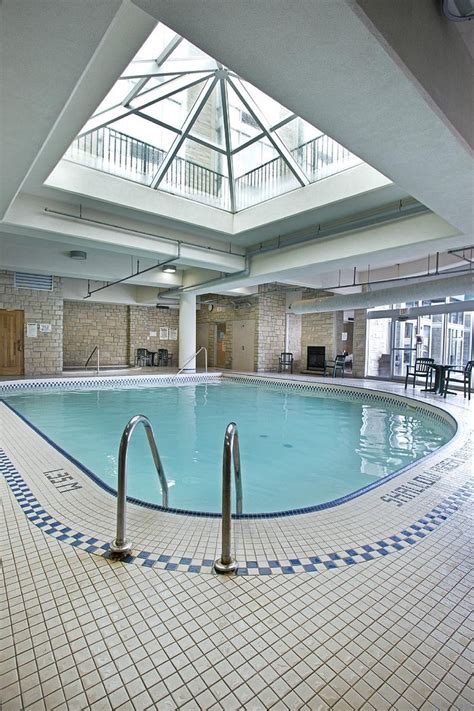 Falls Hotel & Inn at Clifton Hill Pool: Pictures & Reviews - Tripadvisor