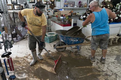 whitesburg kentucky flooding 2022 - 1201main