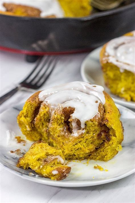 Pumpkin Spice Cinnamon Rolls - These tasty rolls are perfect for Autumn!