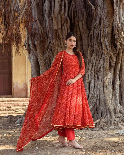 7 Best Jaipur Traditional Dresses and How to Style Them