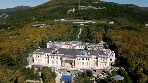 A palace, a yacht and a hidden fortune: How Putin purportedly maintains ...