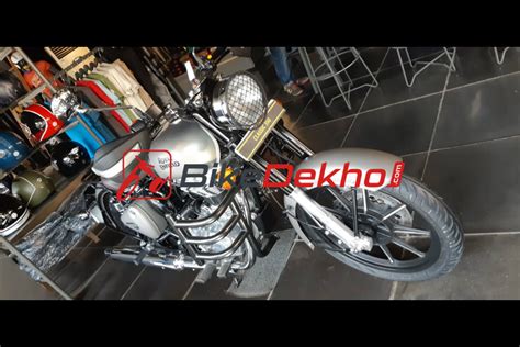 Royal Enfield Classic 350/500 Gets New Accessories | BikeDekho