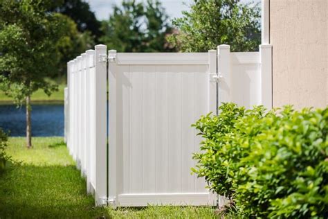 Vinyl Fence Pictures | Vinyl Fence Images | Superior Fence