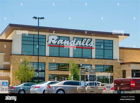 Chain supermarket grocery store front entrance Stock Photo - Alamy