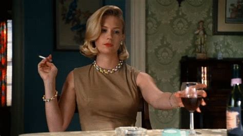 14 Gifs Of Wine-Drinking Ladies On TV To Celebrate #NationalWineDay