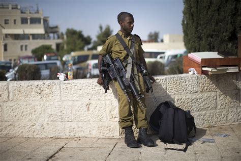 Israeli Ethiopian Soldiers Refuse To Serve After Police Chief's Swipe ...